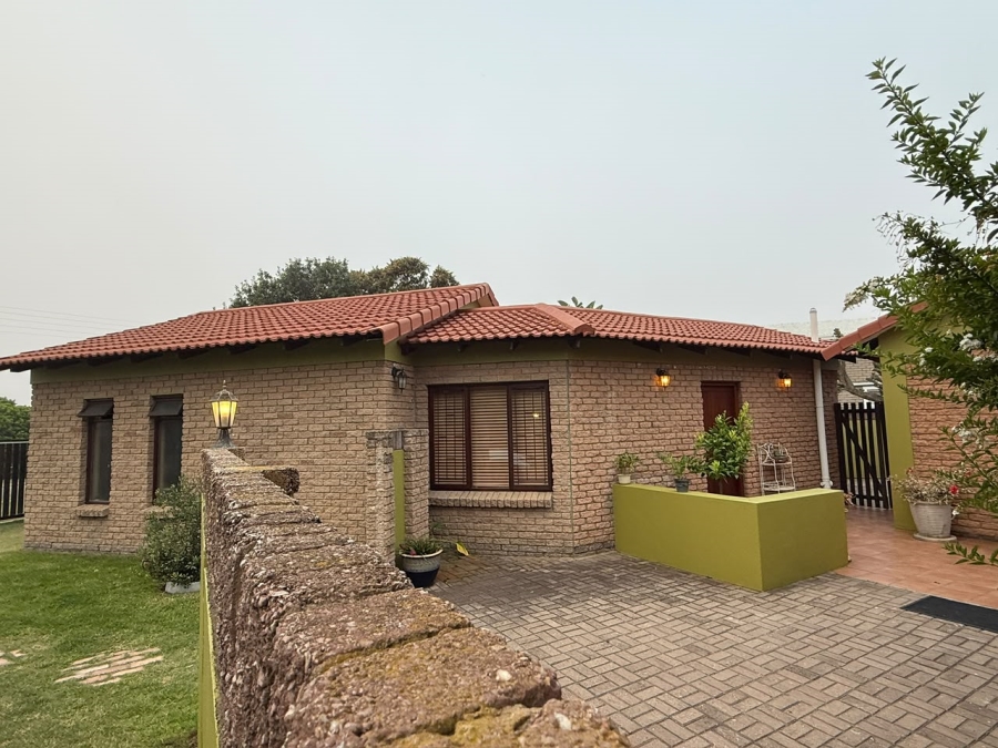 4 Bedroom Property for Sale in Fraaiuitsig Western Cape